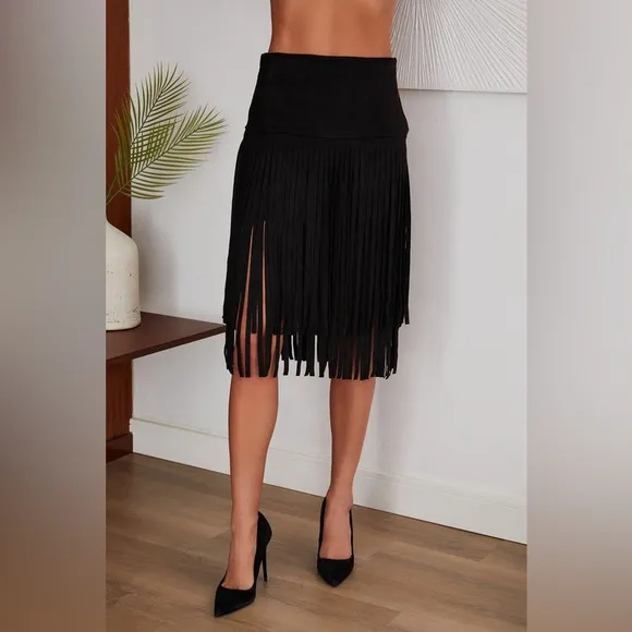 (67006-BLK) ZIP UP FAUX SUEDE MINI SKIRT WITH FRINGE HEM DETAIL