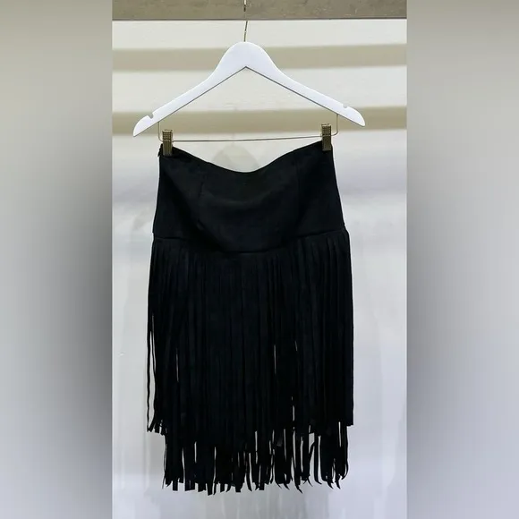(67006-BLK) ZIP UP FAUX SUEDE MINI SKIRT WITH FRINGE HEM DETAIL
