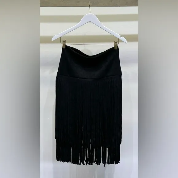 (67006-BLK) ZIP UP FAUX SUEDE MINI SKIRT WITH FRINGE HEM DETAIL