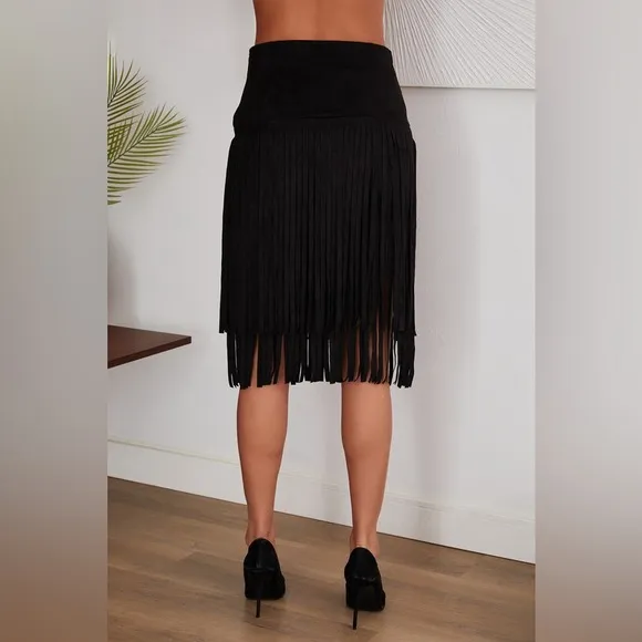 (67006-BLK) ZIP UP FAUX SUEDE MINI SKIRT WITH FRINGE HEM DETAIL