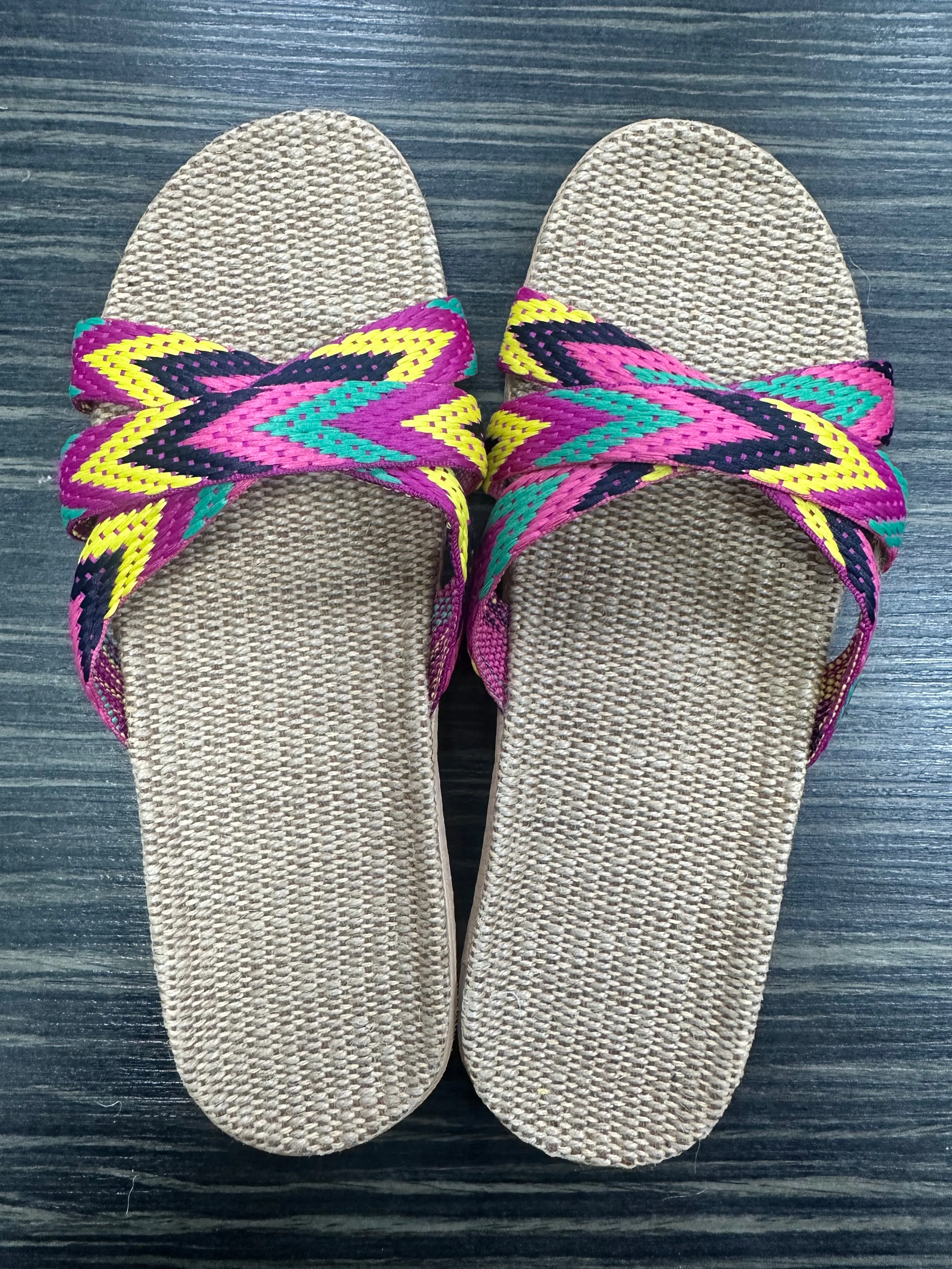 DMB Chevron Strap Sliders