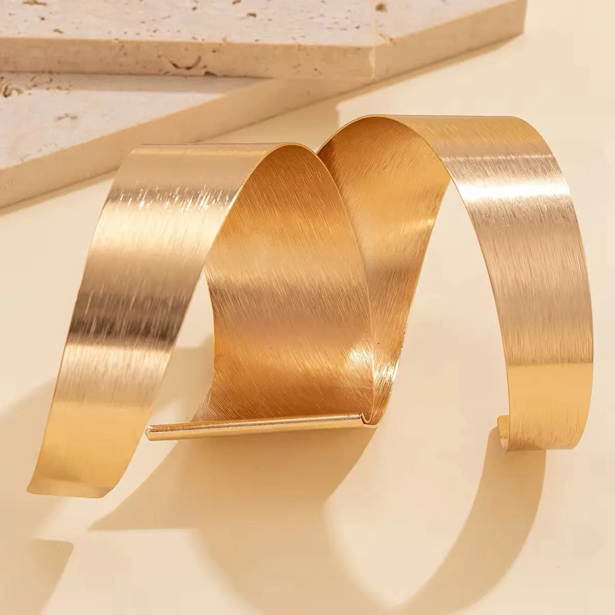 Exaggerated Folding Surround Circle Open Rave Cuff Arm Bracelet