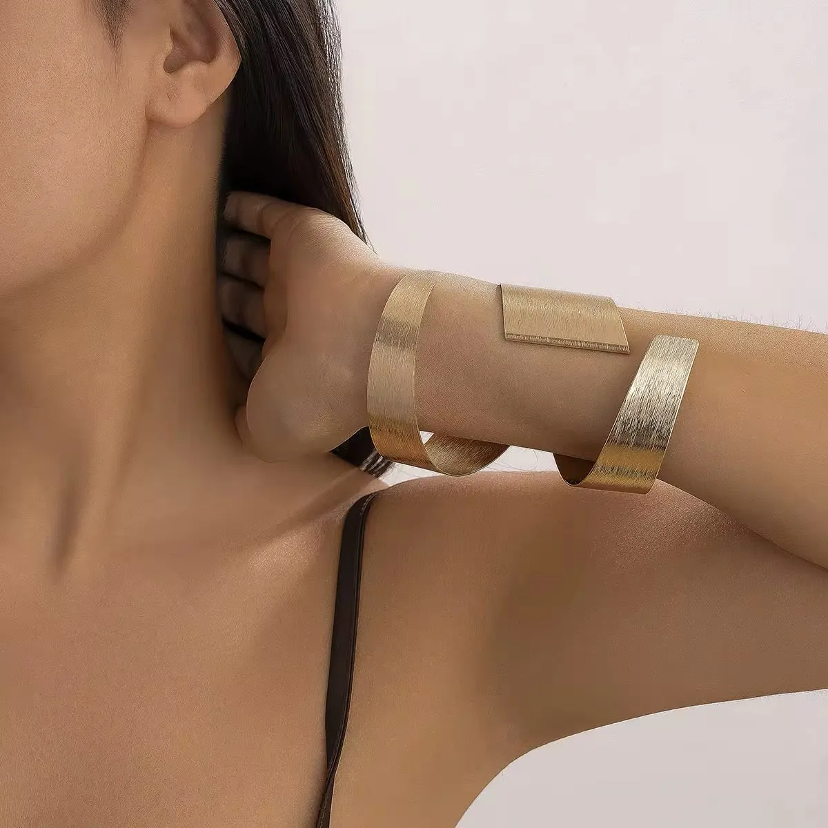 Exaggerated Folding Surround Circle Open Rave Cuff Arm Bracelet