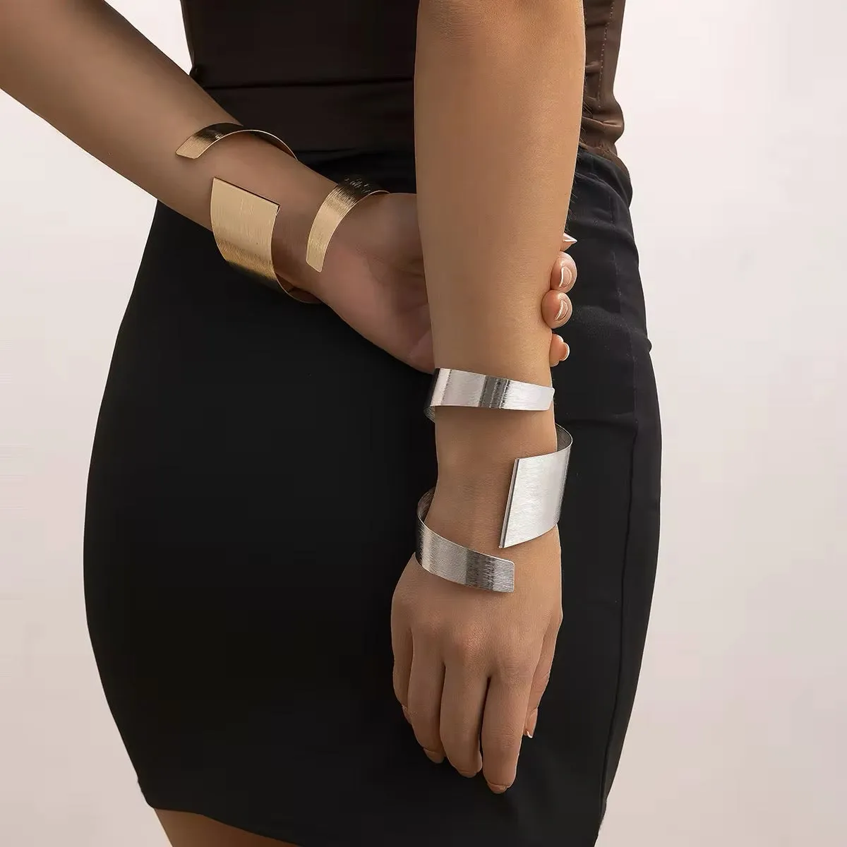 Exaggerated Folding Surround Circle Open Rave Cuff Arm Bracelet