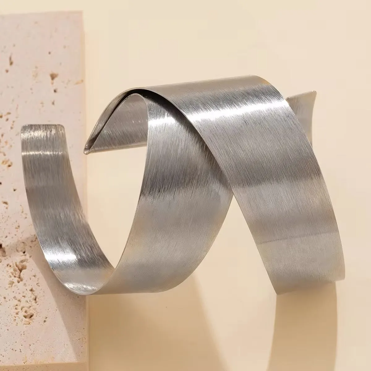 Exaggerated Folding Surround Circle Open Rave Cuff Arm Bracelet