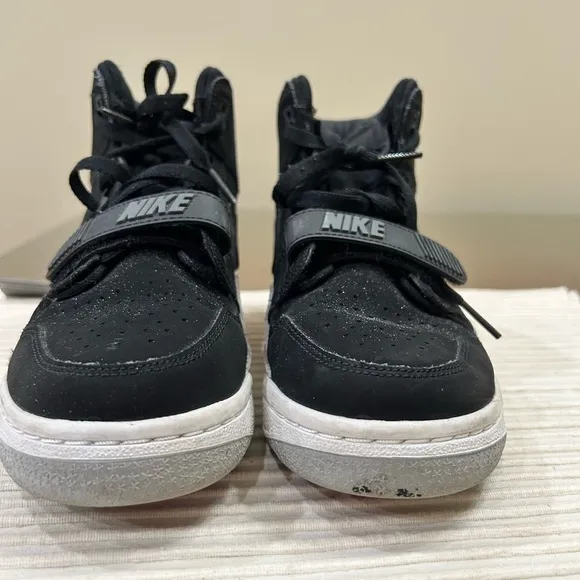Jordan Legacy 312 ‘Black Suede’. AT4040-080High Top Sneaker