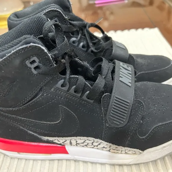Jordan Legacy 312 ‘Black Suede’. AT4040-080High Top Sneaker
