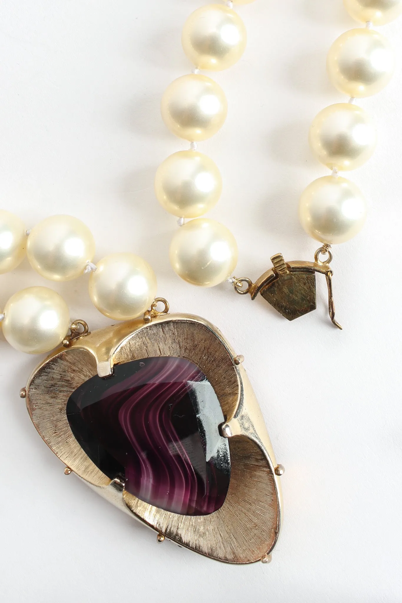Moiré Stone Pendant Pearl Necklace