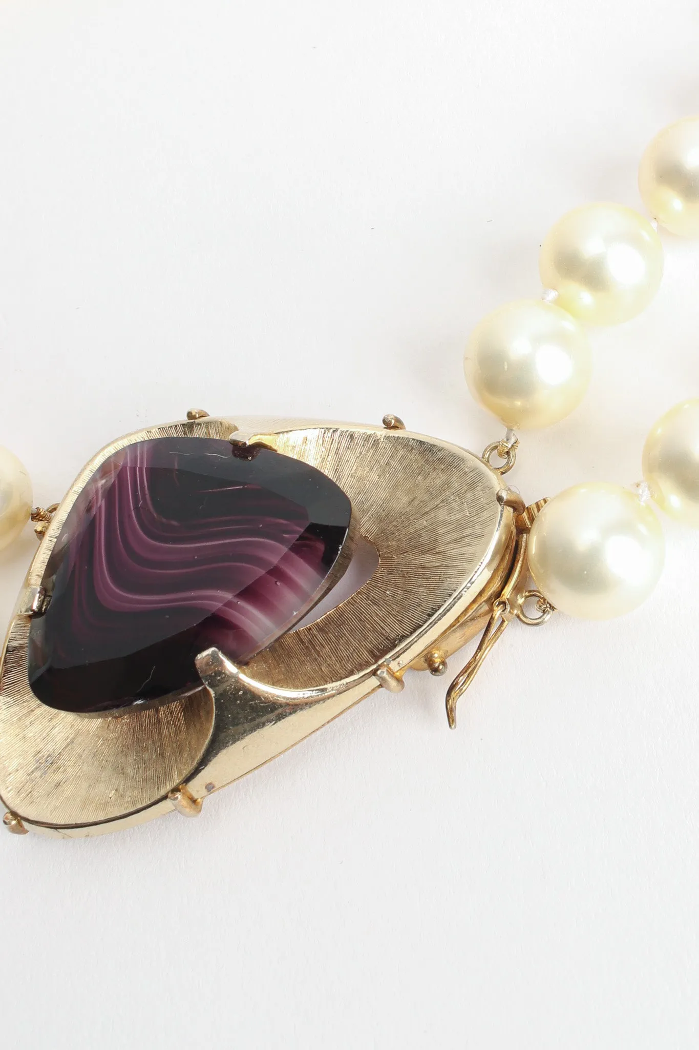 Moiré Stone Pendant Pearl Necklace