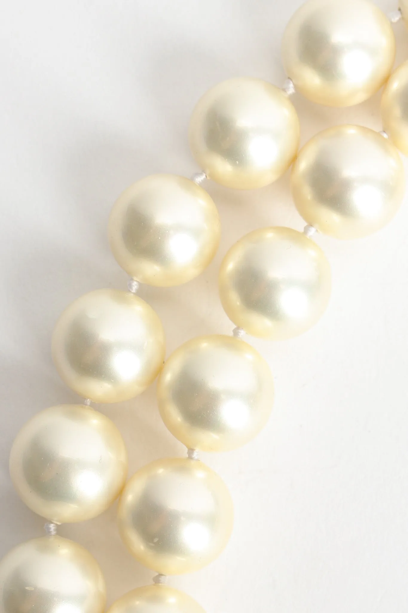 Moiré Stone Pendant Pearl Necklace