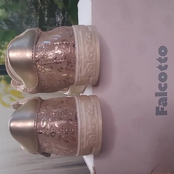 New in box! Falcotto Sasha Girls 25 size toddler 8 taupe sparkly sneakers
