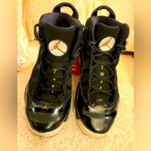 Nike air TWO3 YOUTHS HITOP PATENT &amp; SUEDE SNEAKERS