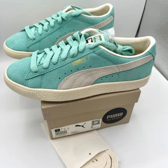 NWT Puma Suede VTG Textured Leather Sneakers , extra laces , mint green ivory