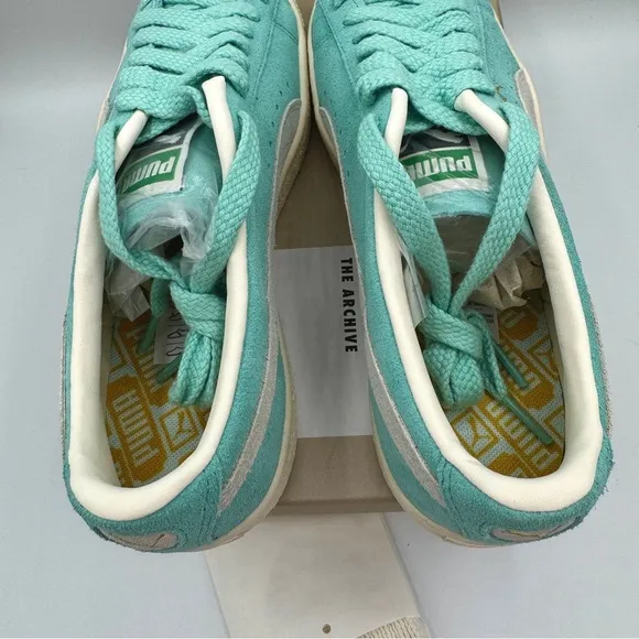 NWT Puma Suede VTG Textured Leather Sneakers , extra laces , mint green ivory