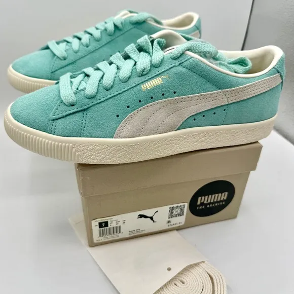 NWT Puma Suede VTG Textured Leather Sneakers , extra laces , mint green ivory