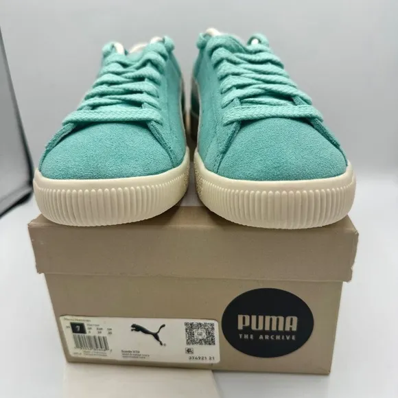 NWT Puma Suede VTG Textured Leather Sneakers , extra laces , mint green ivory