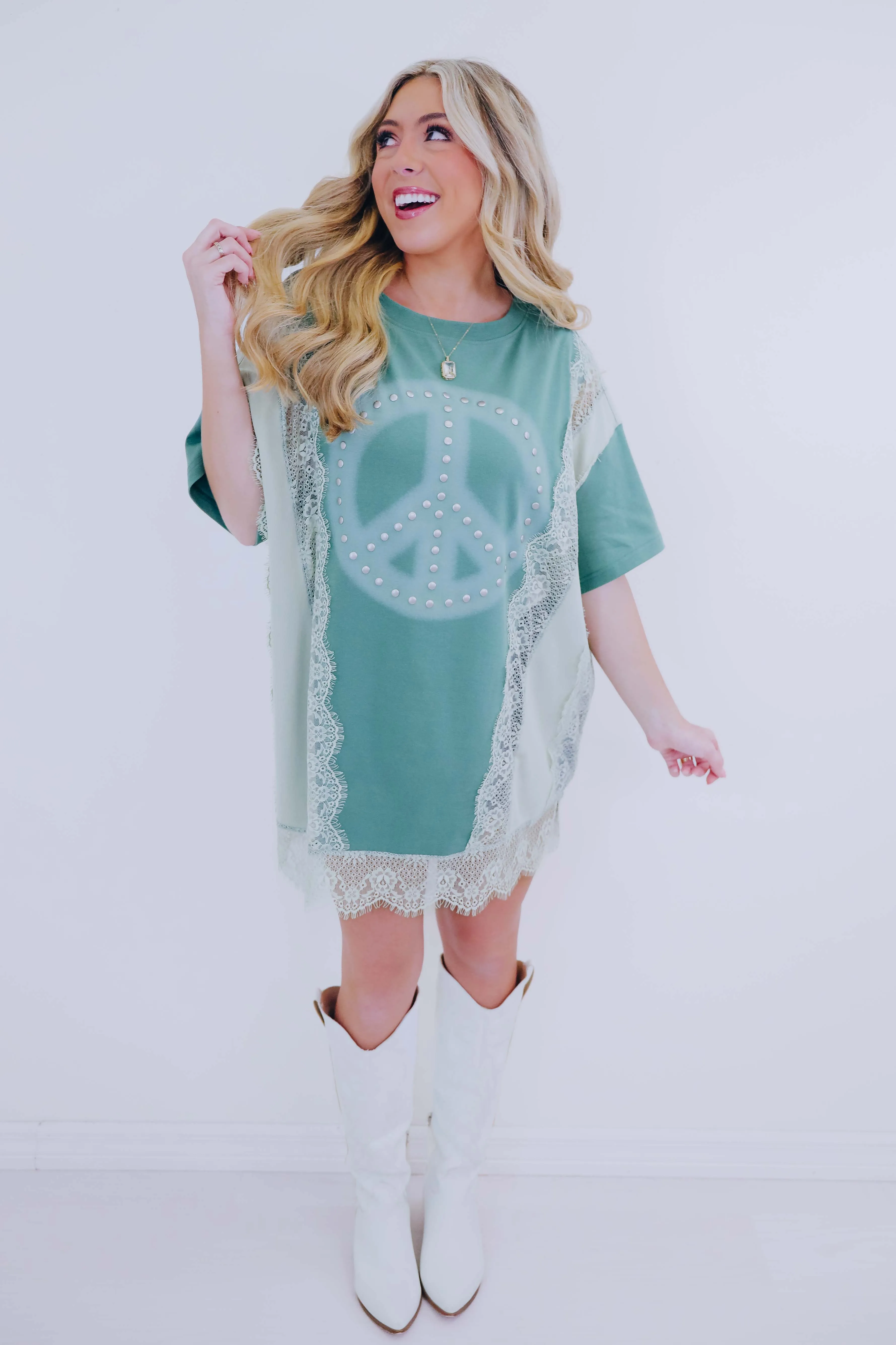 Retro Rules Peace N Lace Graphic Tee - 3 Colors