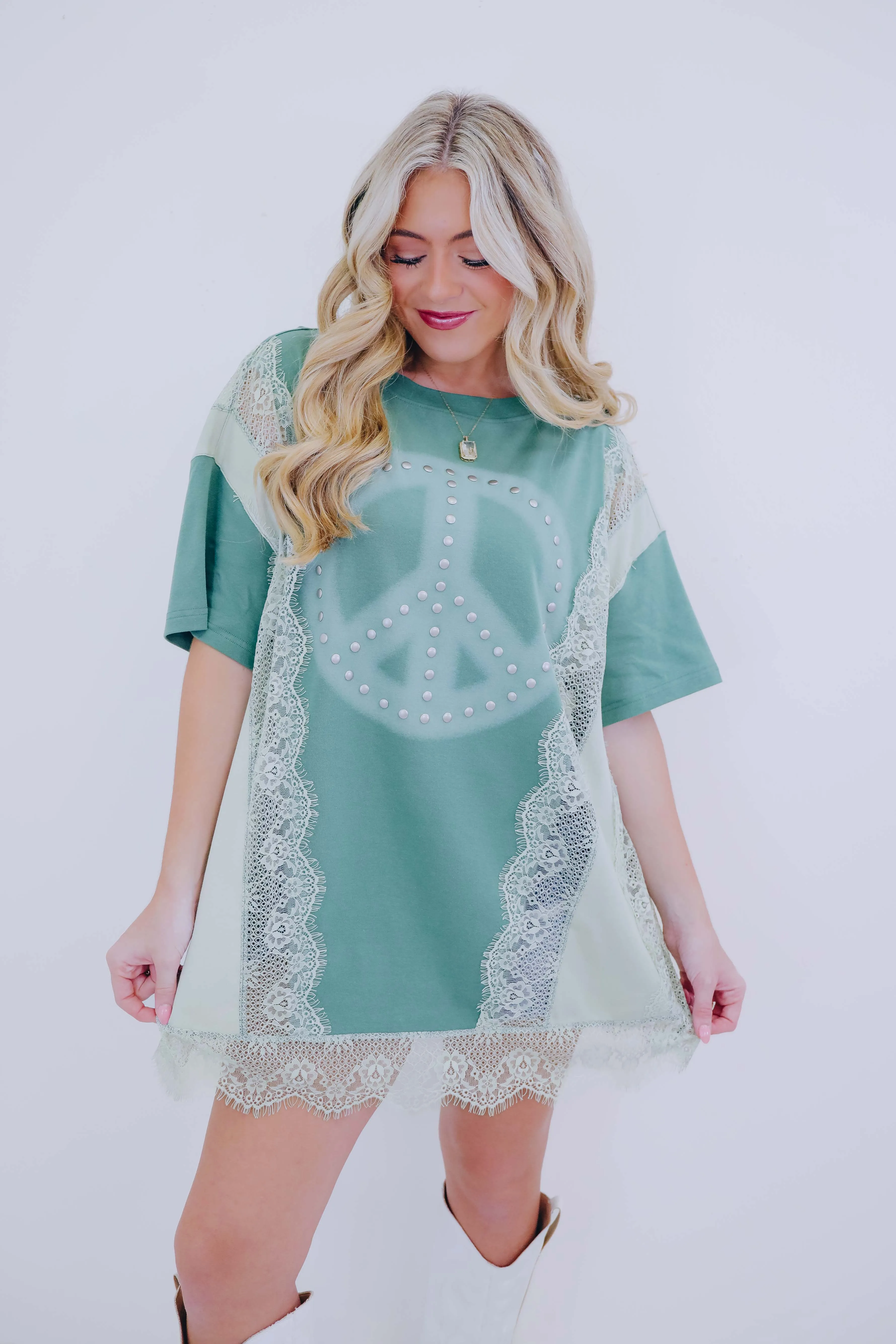 Retro Rules Peace N Lace Graphic Tee - 3 Colors