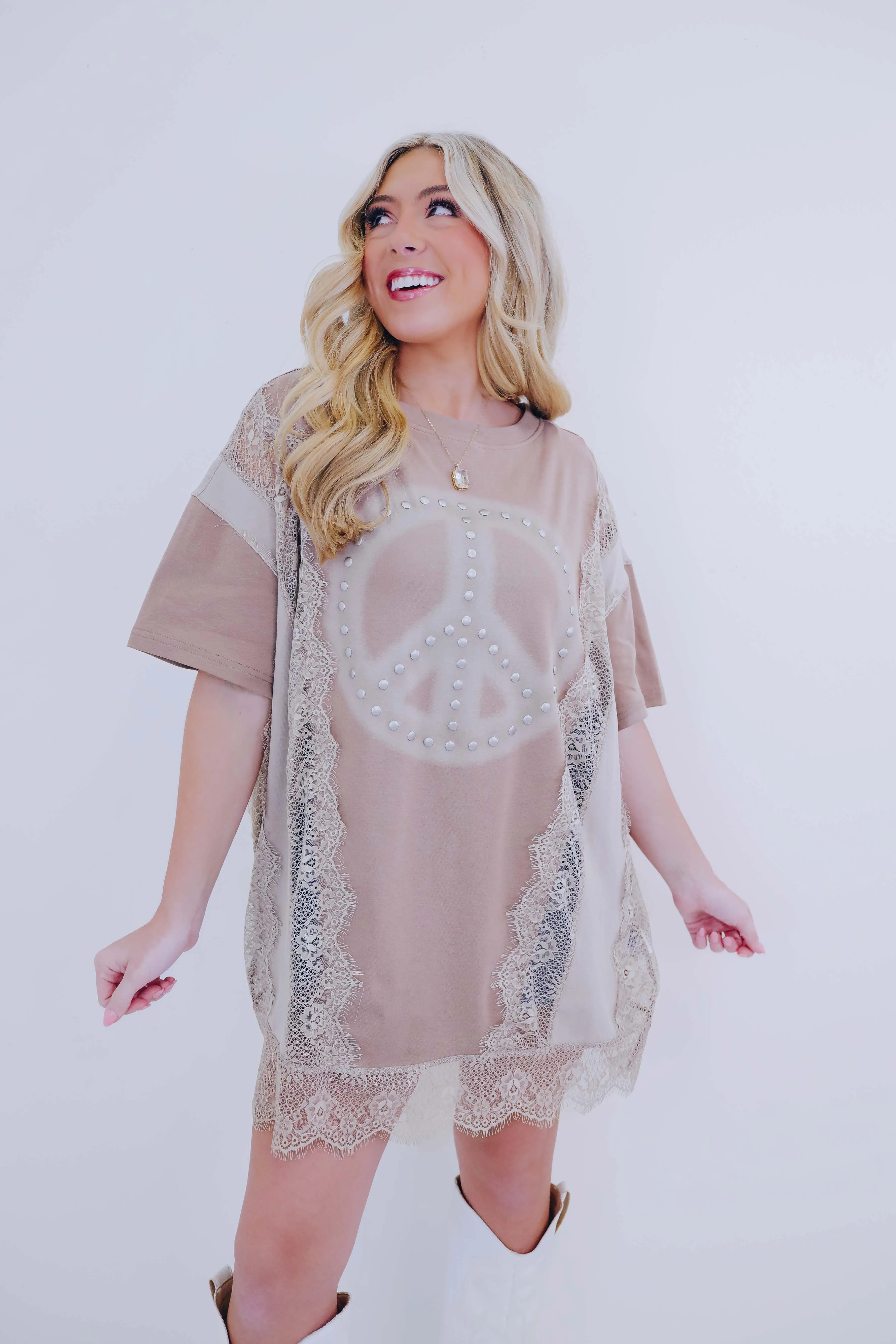 Retro Rules Peace N Lace Graphic Tee - 3 Colors