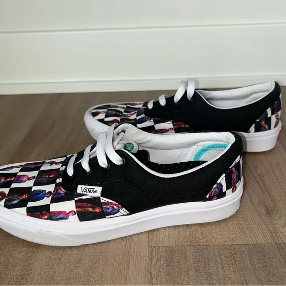Stranger Things Vans Women’s 7 Men’s 5.5 Low Top Lace Up Sneakers