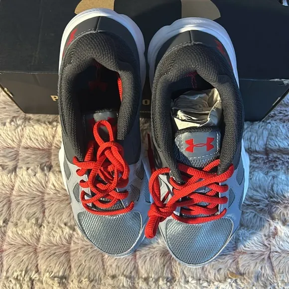 Under Armour Boys Pace Run sneakers size 5y