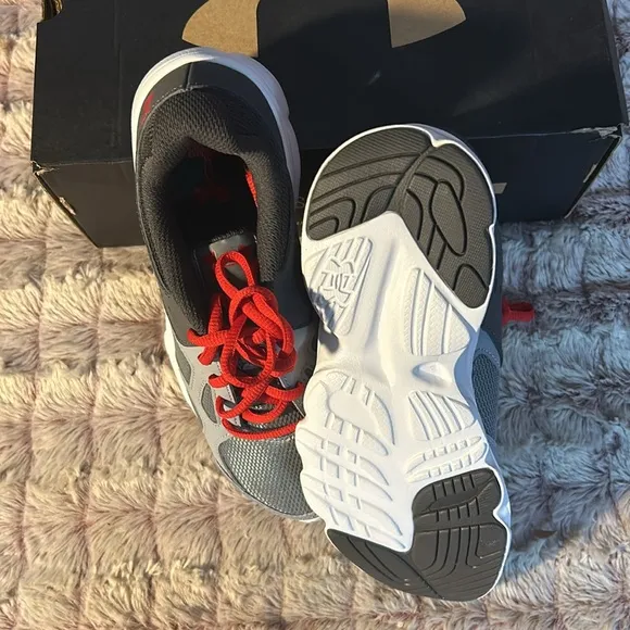 Under Armour Boys Pace Run sneakers size 5y
