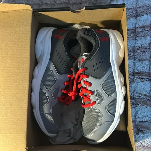 Under Armour Boys Pace Run sneakers size 5y